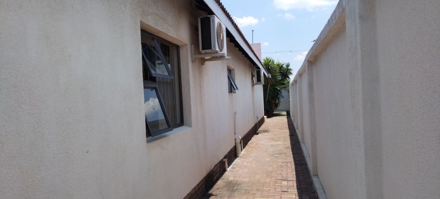 4 Bedroom Property for Sale in Oos Einde North West